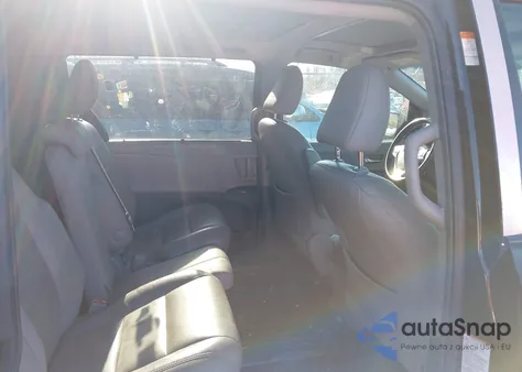 2017 Toyota Sienna Xle Premium 8 Passenger z USA, uszkodzony, nr VIN 5TDYZ3DC6HS870018